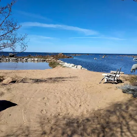 Vila Nelikko Juhla- Ja Majoitustilat *